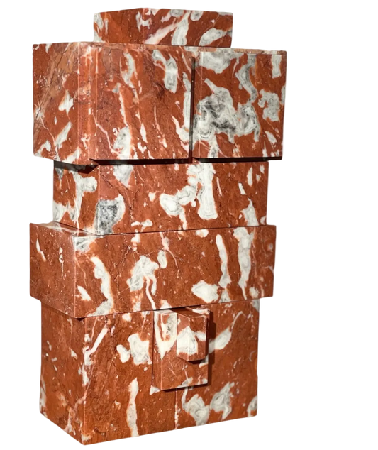 NU in marmo rosso Linguadoca di Didier Guillon